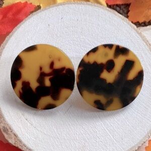 Tortus Shell Round Earrings